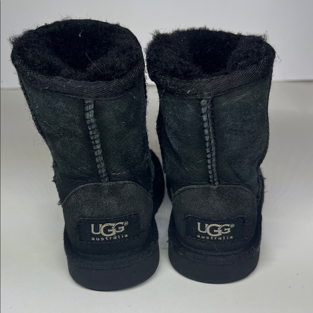 ❄️❄️ UGG Australia Boots ❄️❄️ - Picture 3 of 8